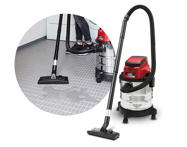  working with a wet-dry vacuum cleaner