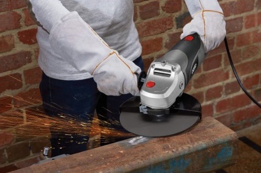 Working with an angle grinder